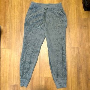 Lululemon Women’s Joggers Size 6